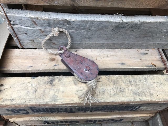 Wooden or metal rope pulleys?